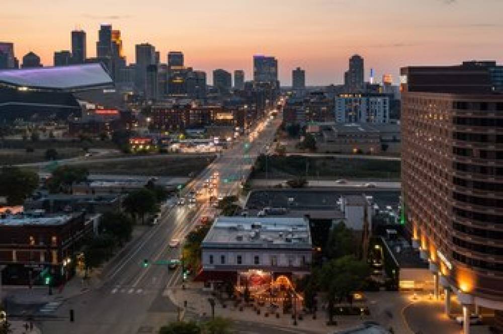 Courtyard By Marriott Minneapolis Downtown 4