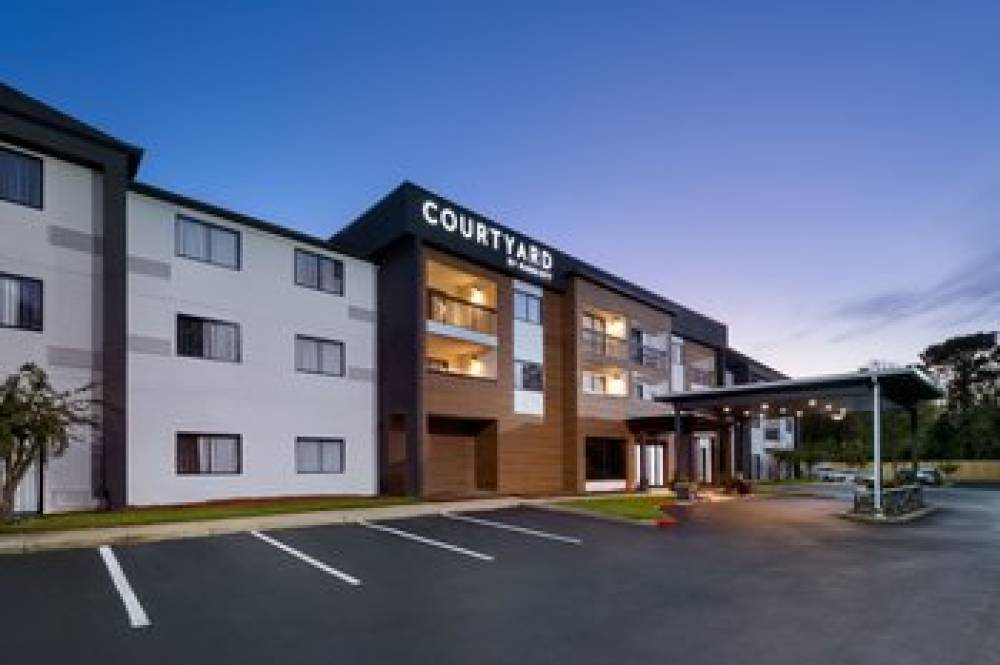 Courtyard By Marriott Mobile 1