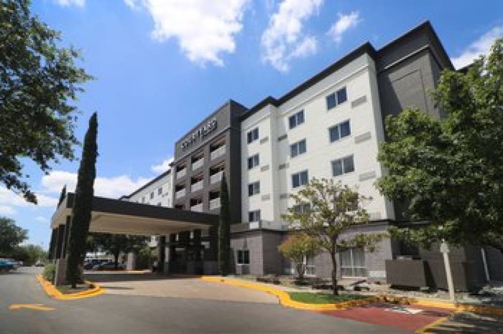 Courtyard By Marriott Monterrey Airport 2