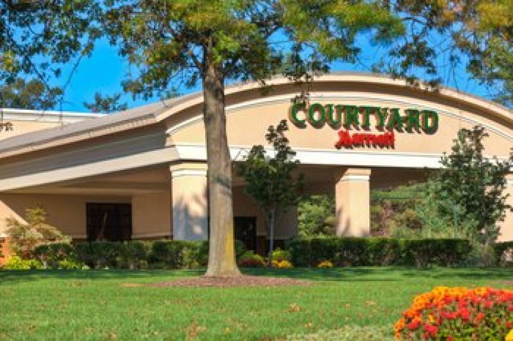 Courtyard By Marriott Montvale 3