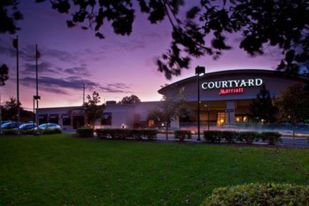 Courtyard By Marriott Montvale 2