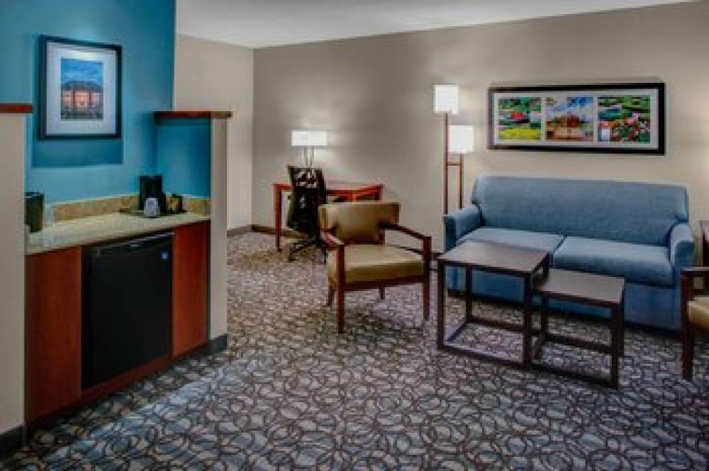 Courtyard By Marriott New Bern 9