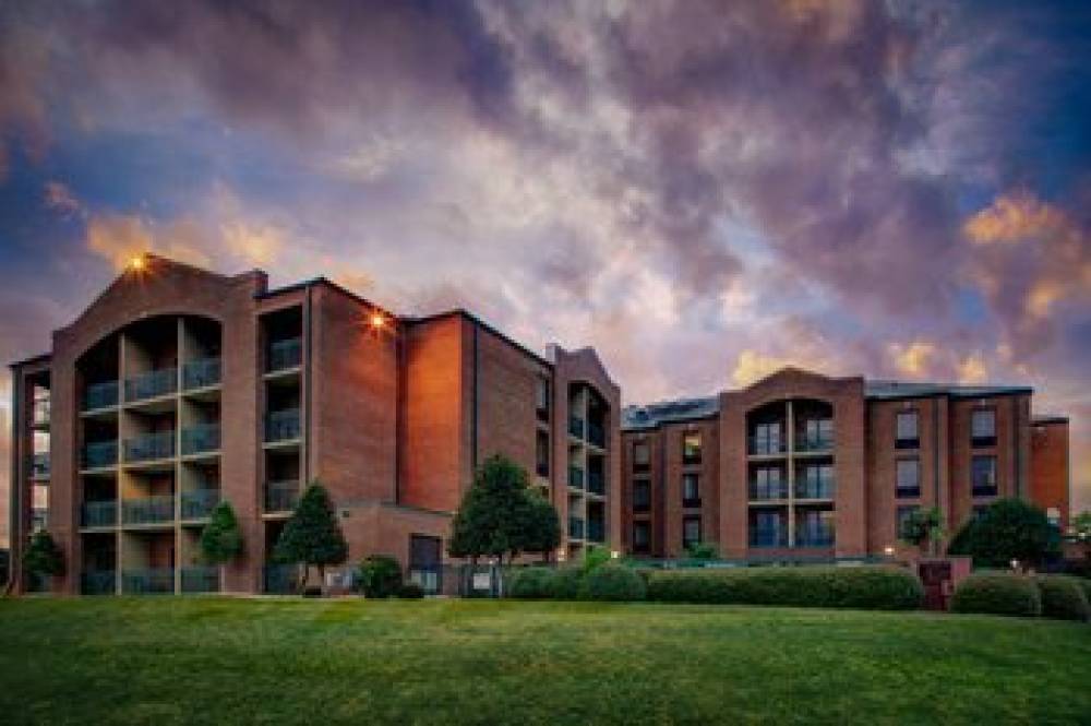 Courtyard By Marriott New Bern 2