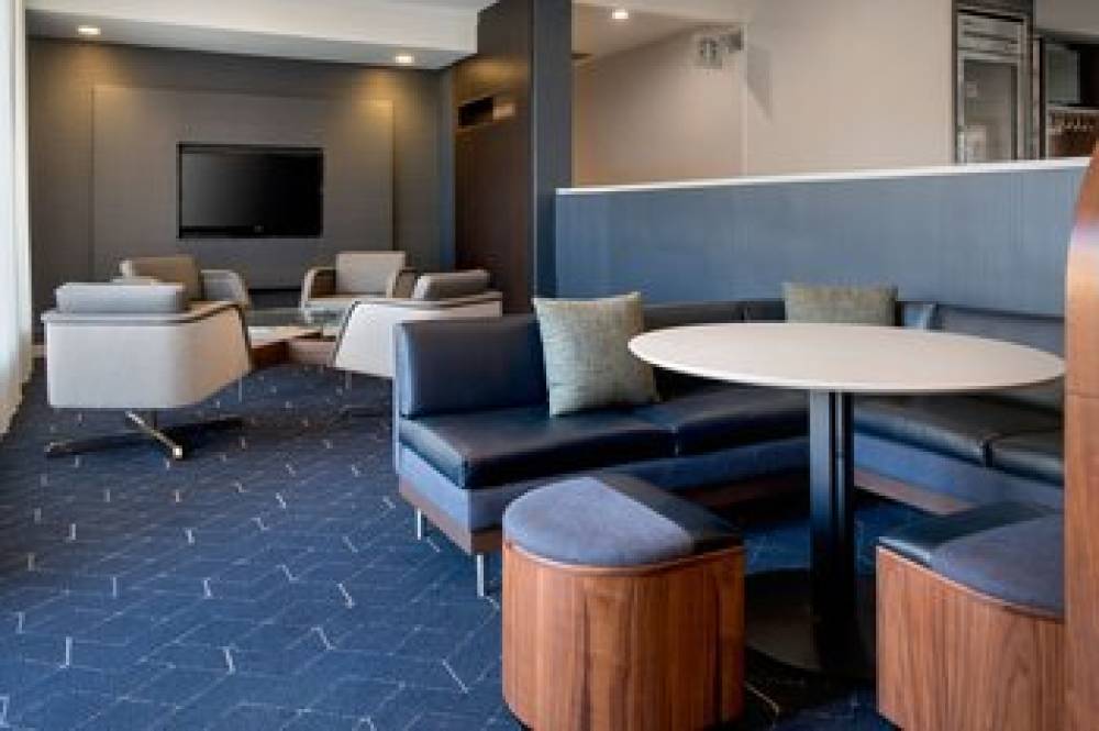 Courtyard By Marriott New Carrollton Landover 4