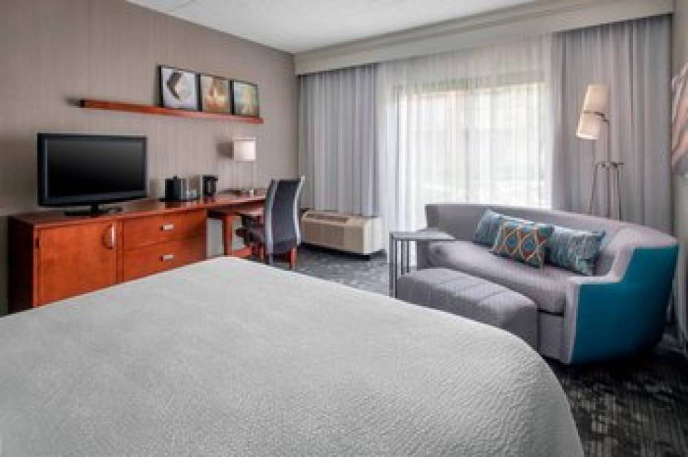 Courtyard By Marriott Newark Liberty International Airport 8