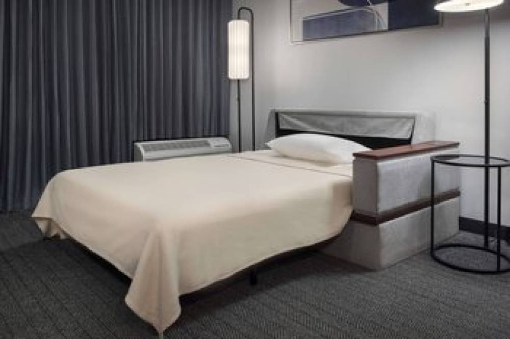 Courtyard By Marriott Norwalk 9