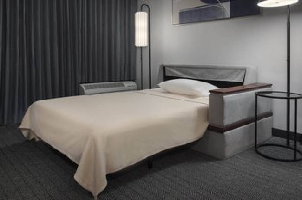 Courtyard By Marriott Norwalk 10