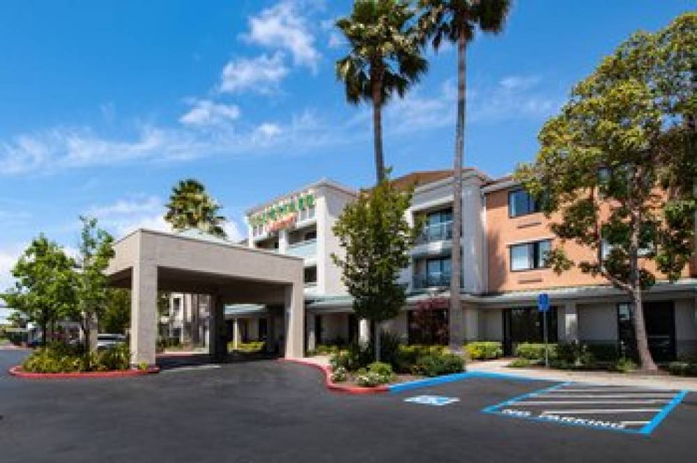 Courtyard By Marriott Oakland Airport