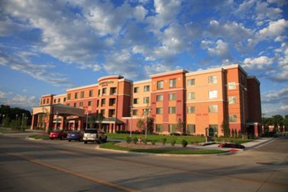 Courtyard By Marriott Omaha Aksarben Village 2