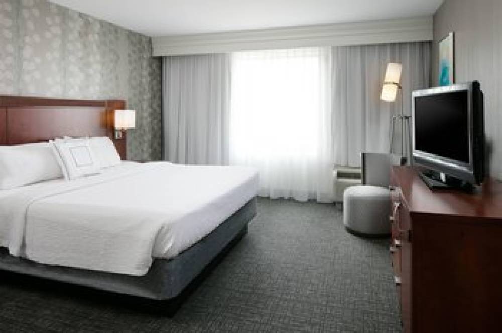 Courtyard By Marriott Omaha Aksarben Village 10