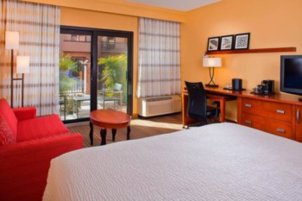 Courtyard By Marriott Orlando Airport 10