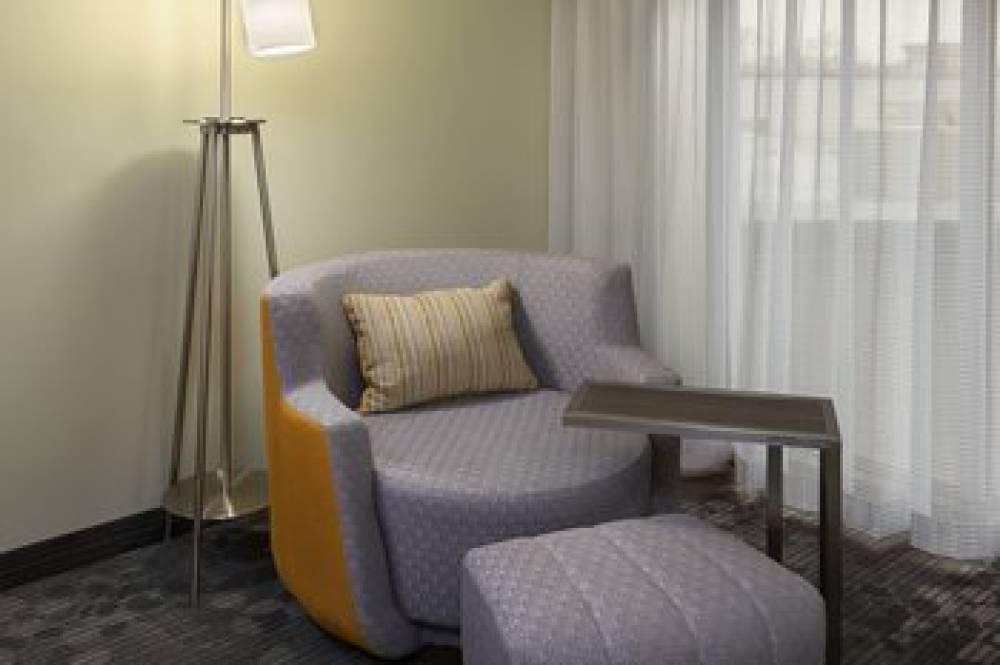 Courtyard By Marriott Oshawa 6