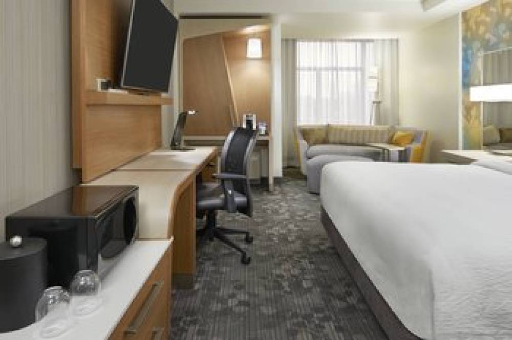 Courtyard By Marriott Oshawa 9