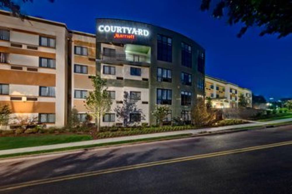 Courtyard By Marriott Oxford 3