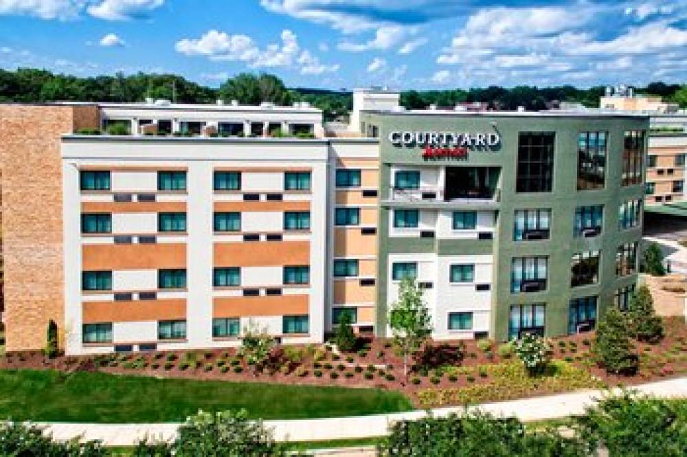 Courtyard By Marriott Oxford 2