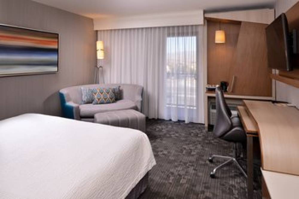 Courtyard By Marriott Palm Desert 10