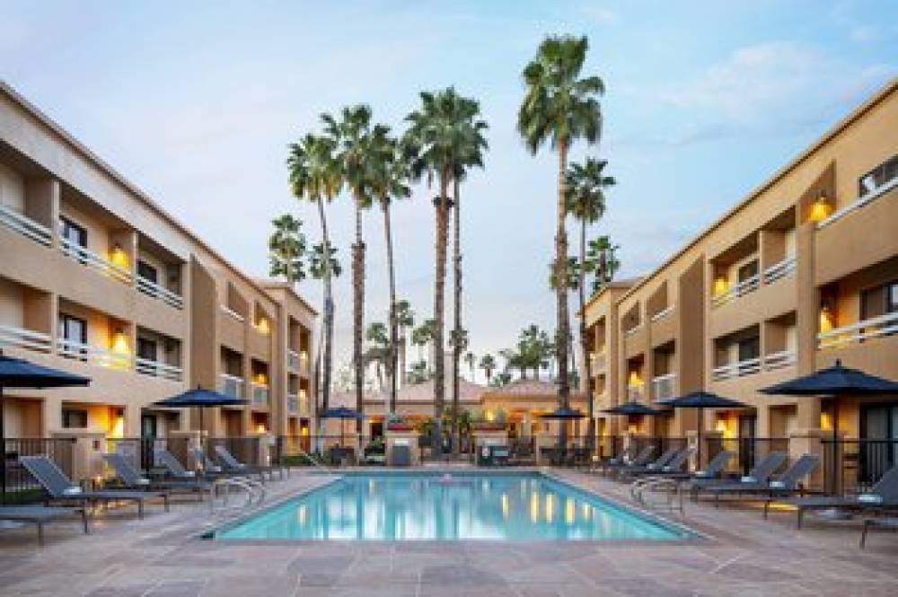 Courtyard By Marriott Palm Springs 1