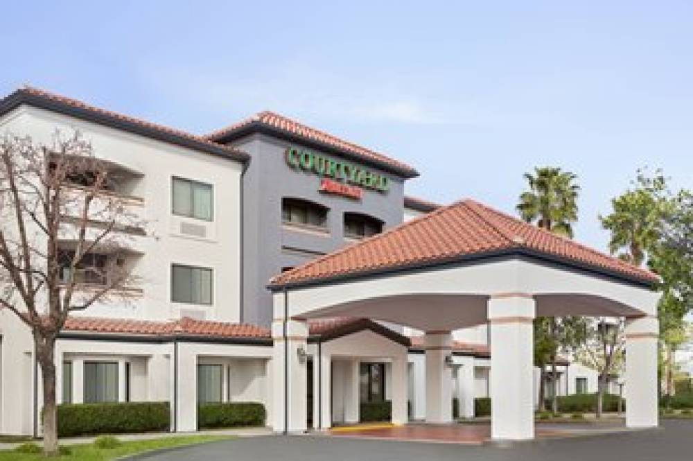 Courtyard By Marriott Palmdale 2