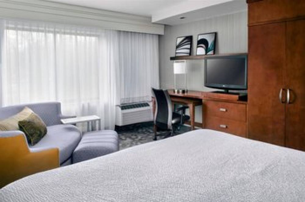 Courtyard By Marriott Paramus 5