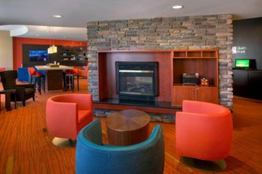 Courtyard By Marriott Paramus 4