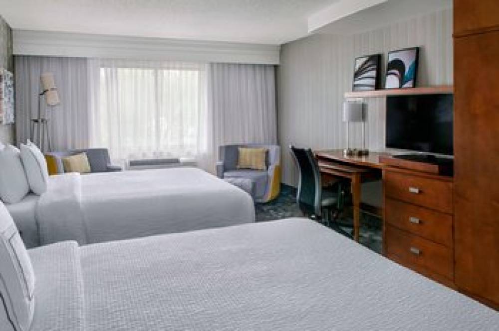 Courtyard By Marriott Paramus 7