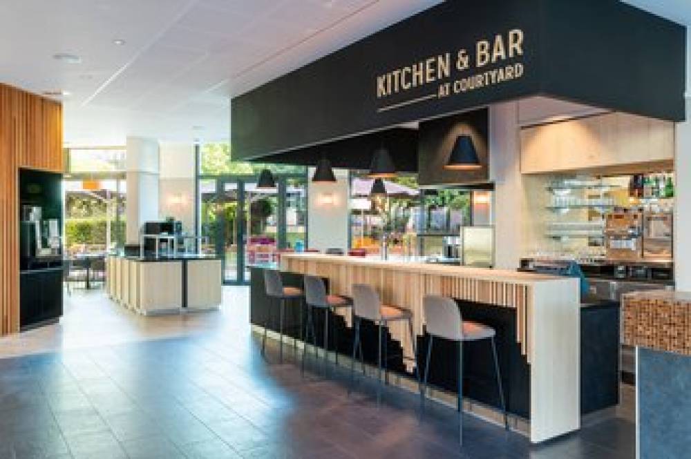 Courtyard By Marriott Paris Saint Denis 9