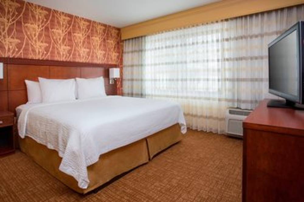 Courtyard By Marriott Peoria 8