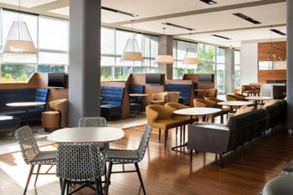 Courtyard By Marriott Philadelphia South At The Navy Yard 8