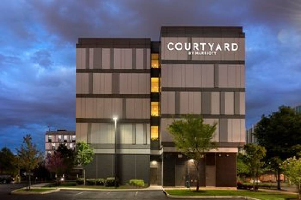 Courtyard By Marriott Philadelphia South At The Navy Yard 4