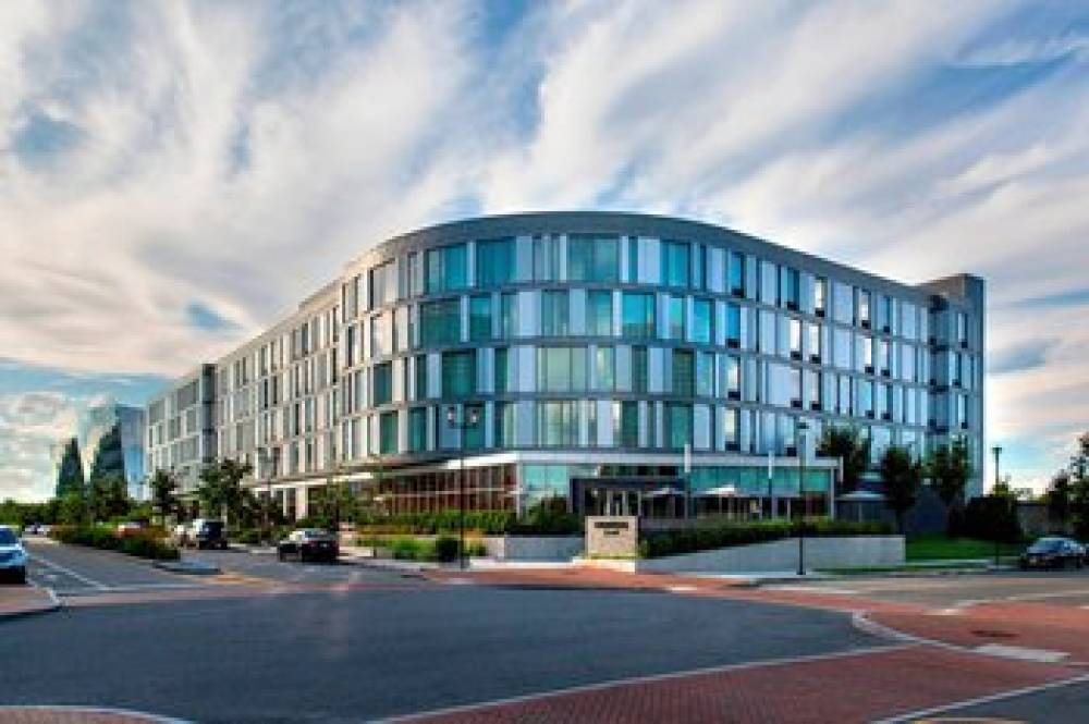 Courtyard By Marriott Philadelphia South At The Navy Yard 3