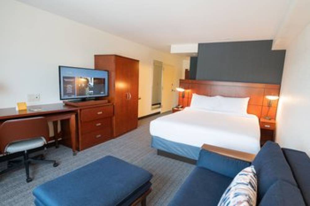 Courtyard By Marriott Philadelphia Springfield 10