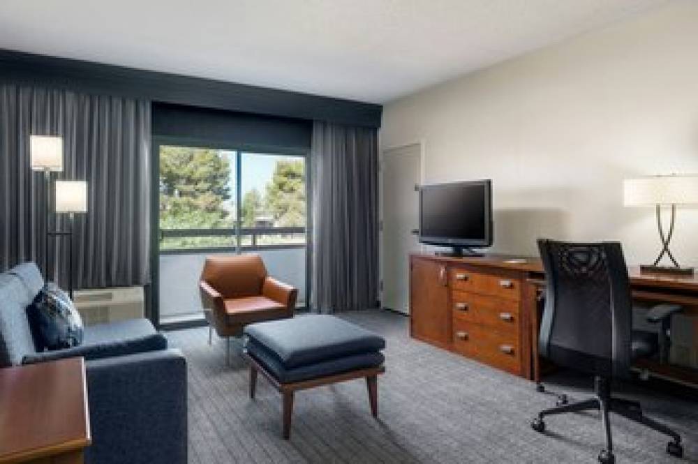 Courtyard By Marriott Phoenix Airport 8