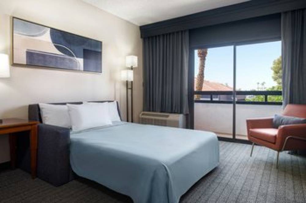 Courtyard By Marriott Phoenix Airport 10