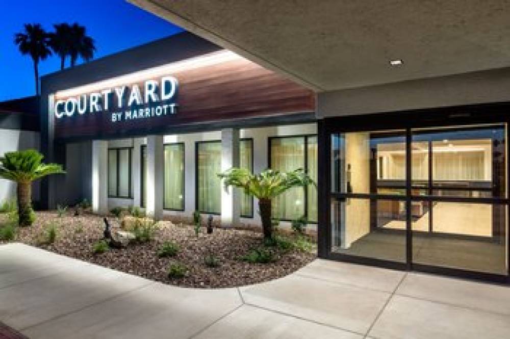 Courtyard By Marriott Phoenix North 3