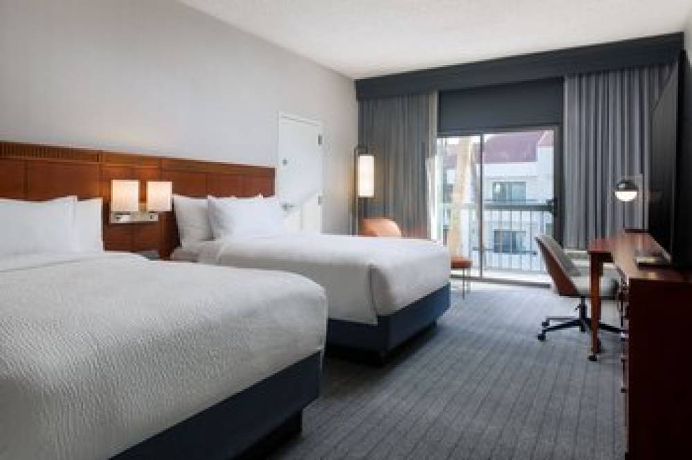 Courtyard By Marriott Phoenix North 10