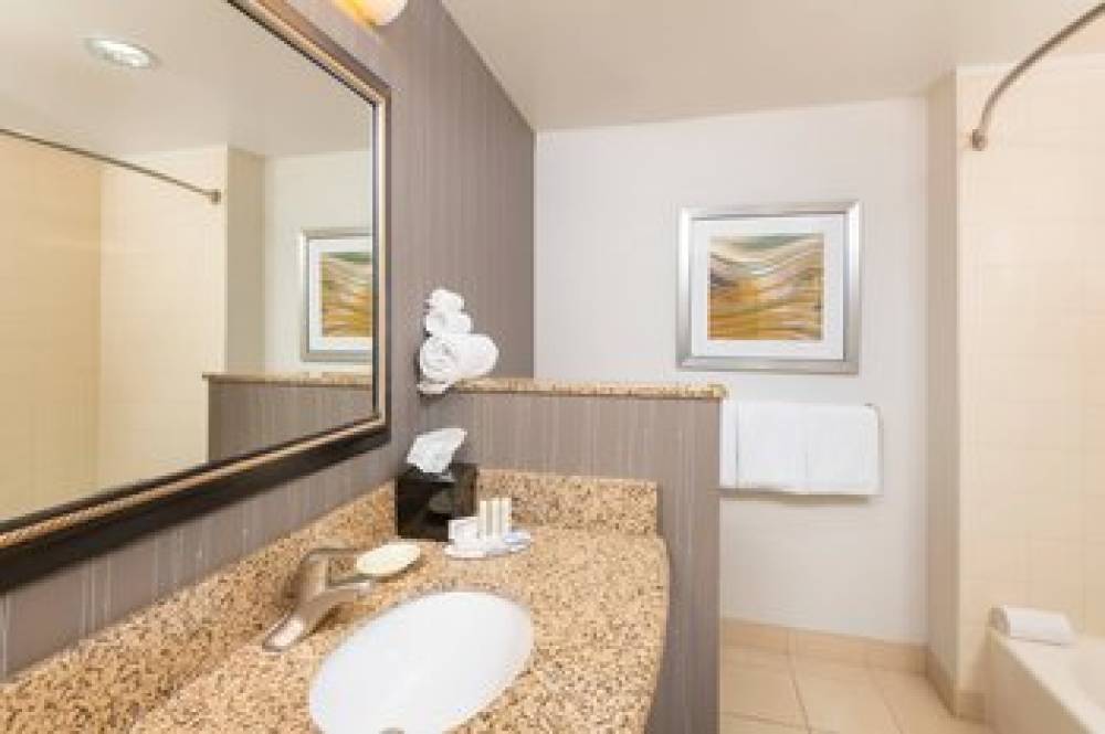 Courtyard By Marriott Phoenix North-Happy Valley 10