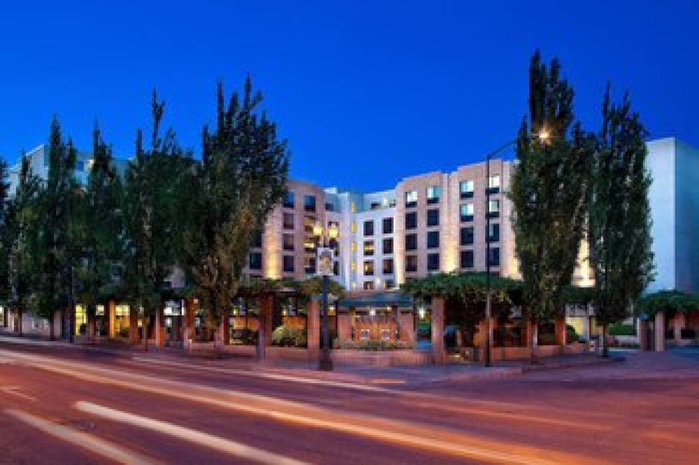 Courtyard By Marriott Portland Downtown Convention Center 2