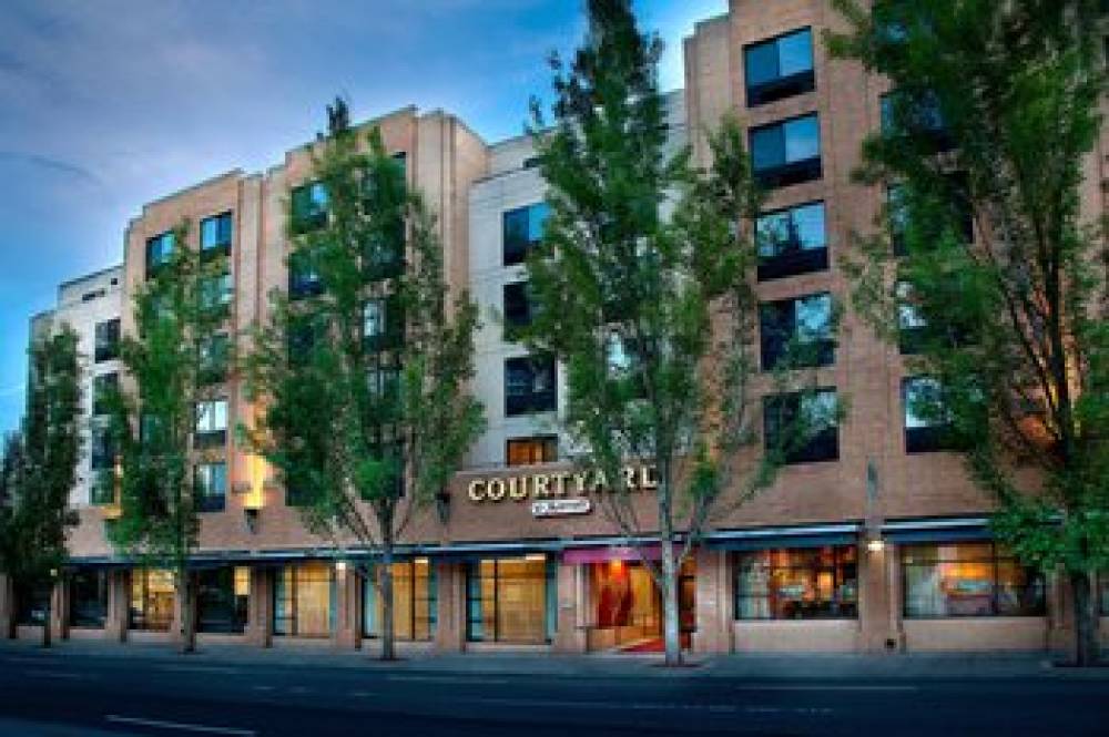 Courtyard By Marriott Portland Downtown Convention Center 3