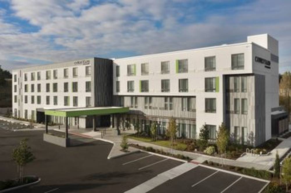 Courtyard By Marriott Portland East 3