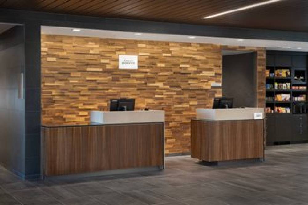 Courtyard By Marriott Portland East 4