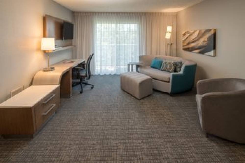 Courtyard By Marriott Portland North 10