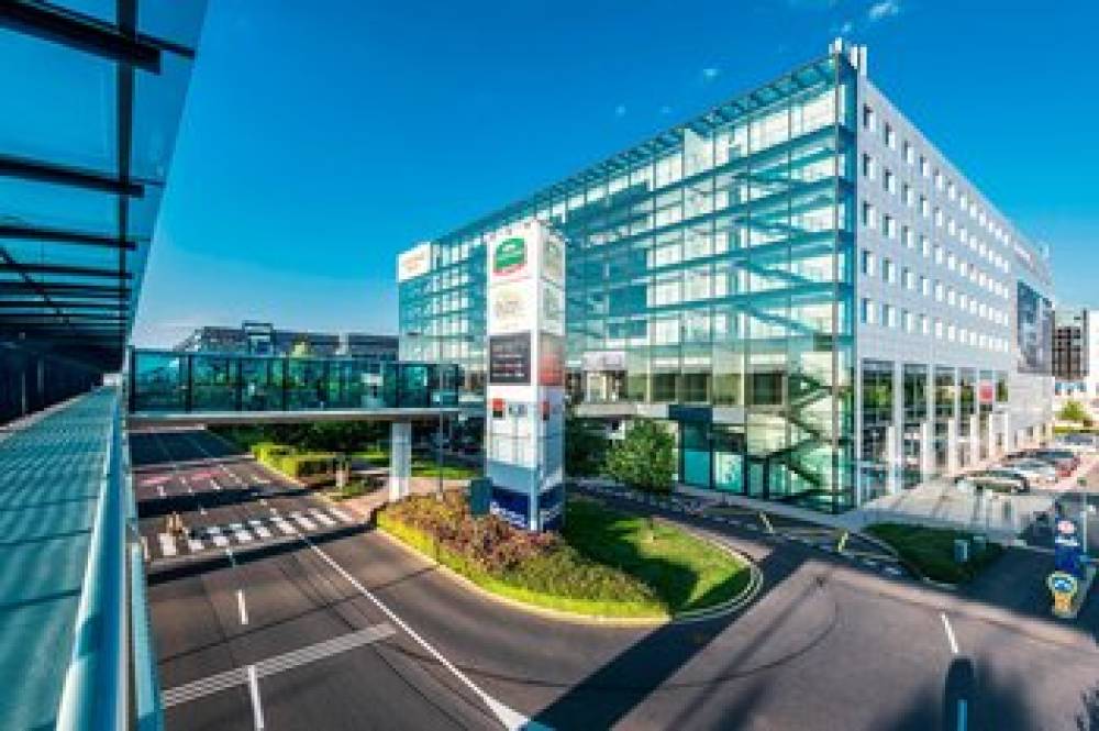 Courtyard By Marriott Prague Airport 2