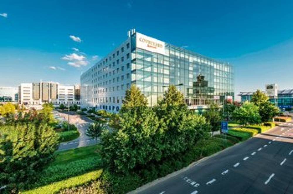 Courtyard By Marriott Prague Airport 1