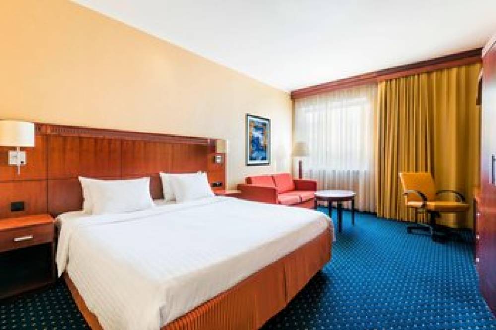 Courtyard By Marriott Prague City 6