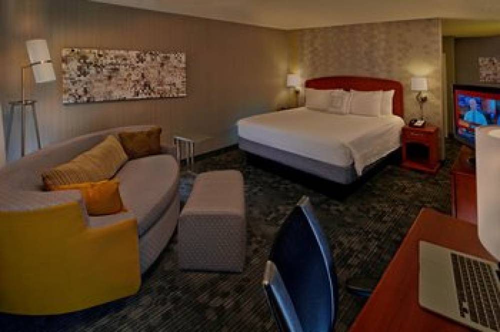 Courtyard By Marriott Providence Warwick 8