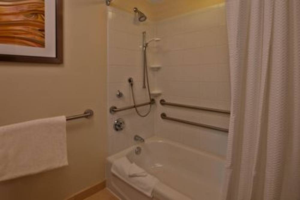 Courtyard By Marriott Providence Warwick 10