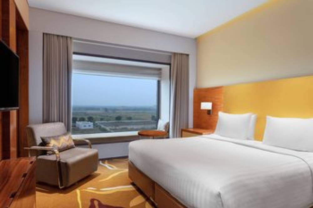 Courtyard By Marriott Raipur 10