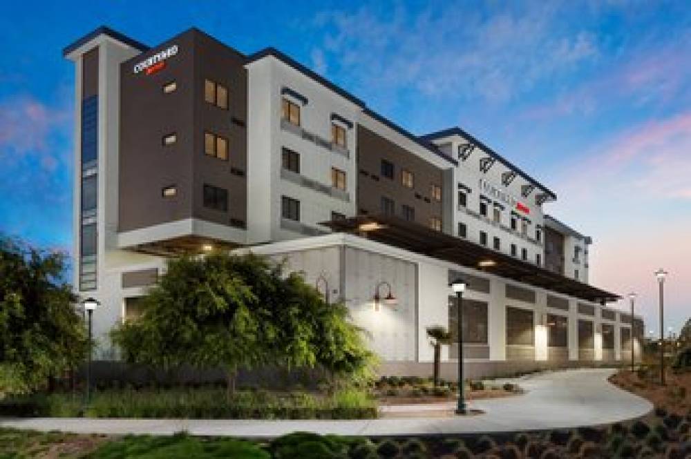 Courtyard By Marriott Redwood City 3