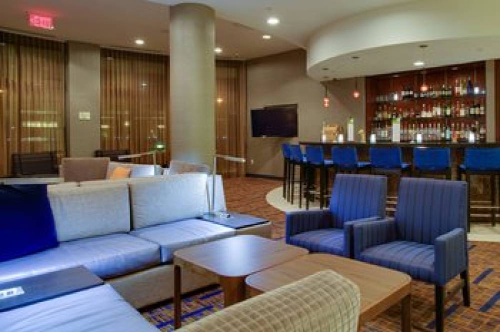 Courtyard By Marriott Republic Airport Long Island Farmingdale 1