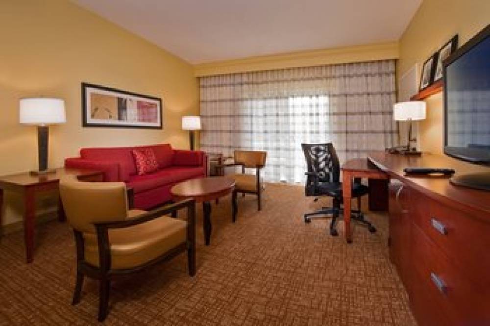 Courtyard By Marriott Richmond West 10